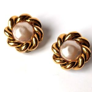 Vintage Chanel clip on earrings